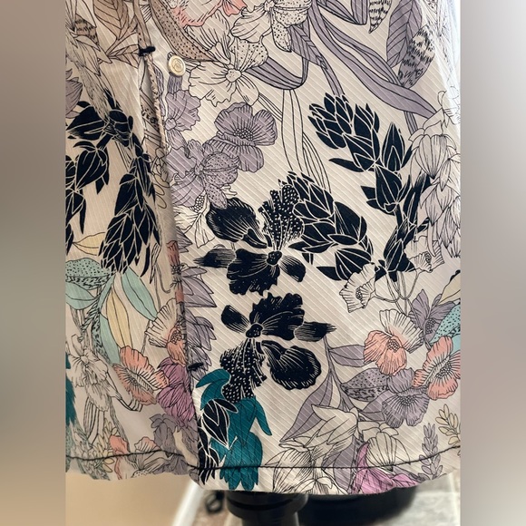 Bundle of 3 scrub suit tops - Picture 8 of 15